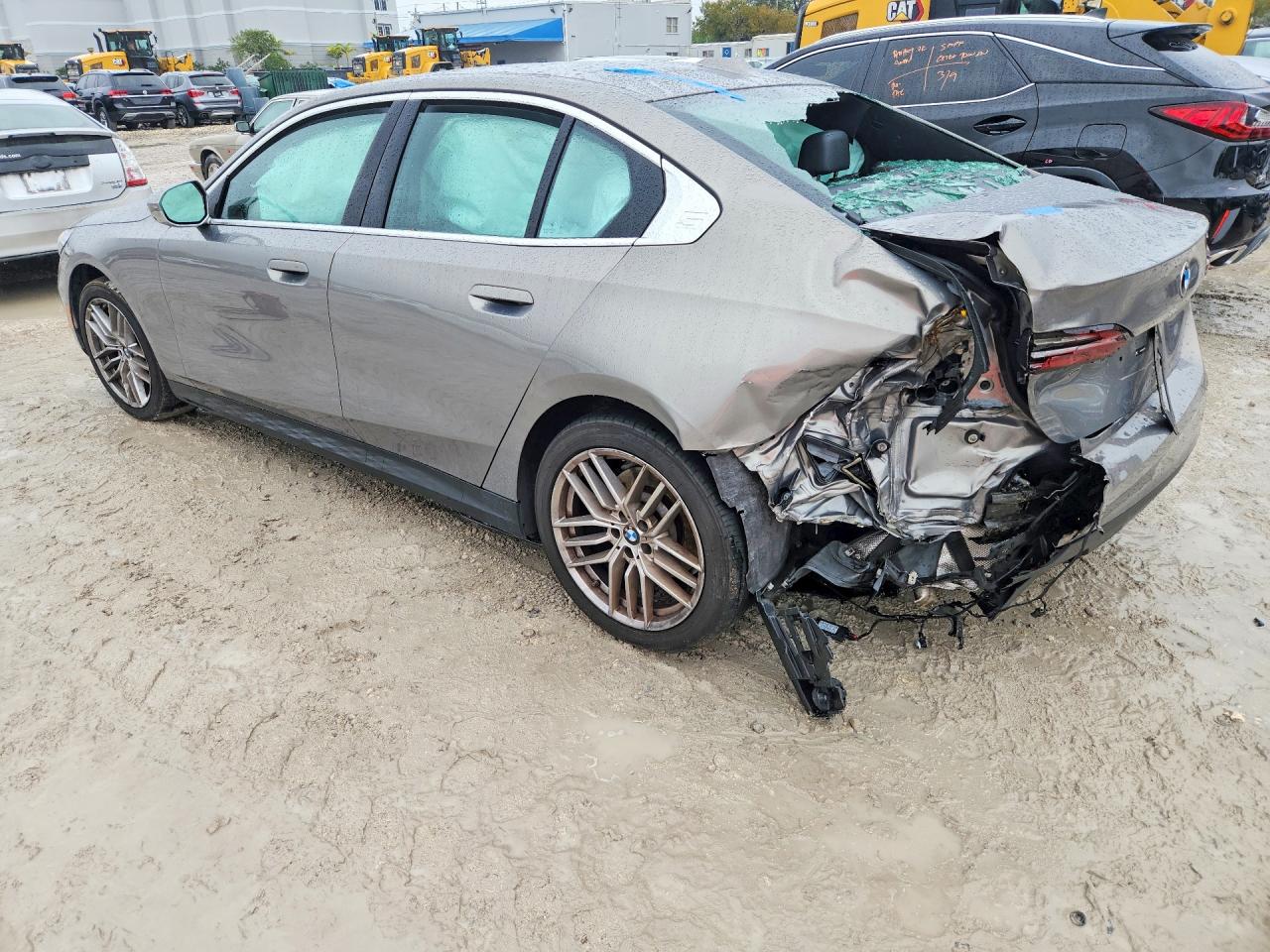 2024 BMW 5 series VIN WBA43FJ04RCR49747 photo 2