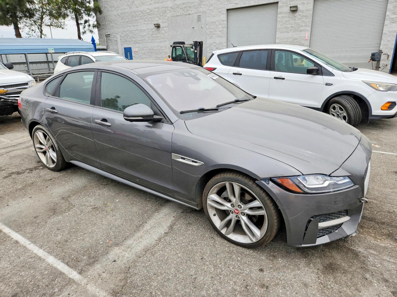 2017 Jaguar Xf VIN SAJBL4BN5HCY17976 photo 4