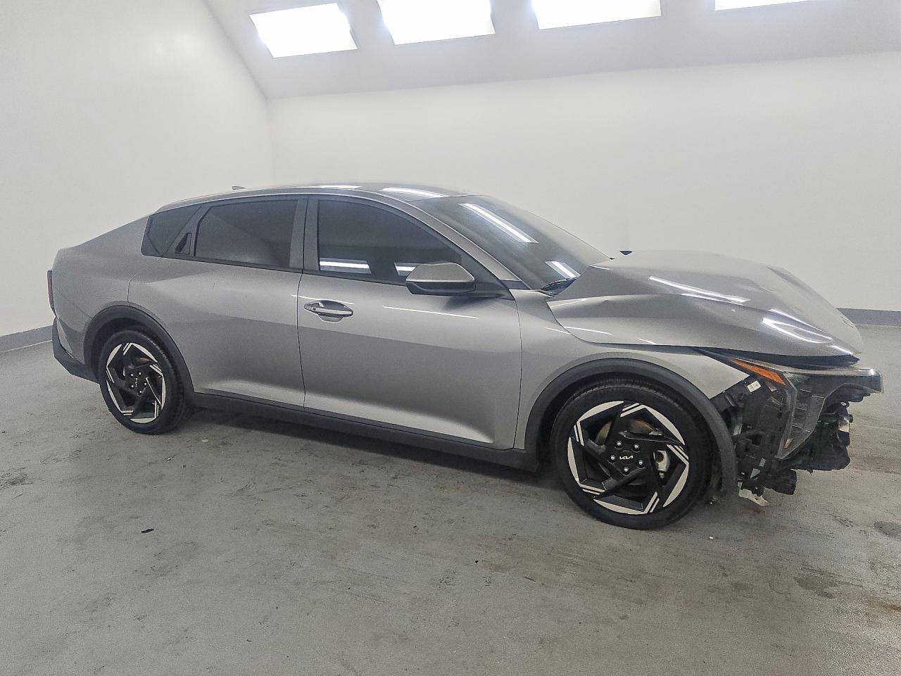 2025 Kia All other VIN 3KPFU4DE2SE144719 photo 4