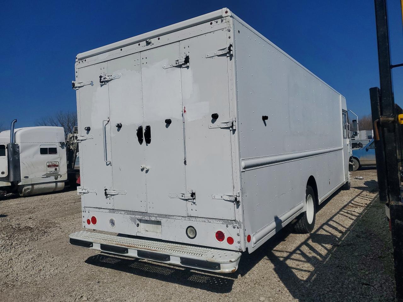 2016 FREIGHTLINER All other VIN 4UZAC3DV4GCHX0552 photo 3