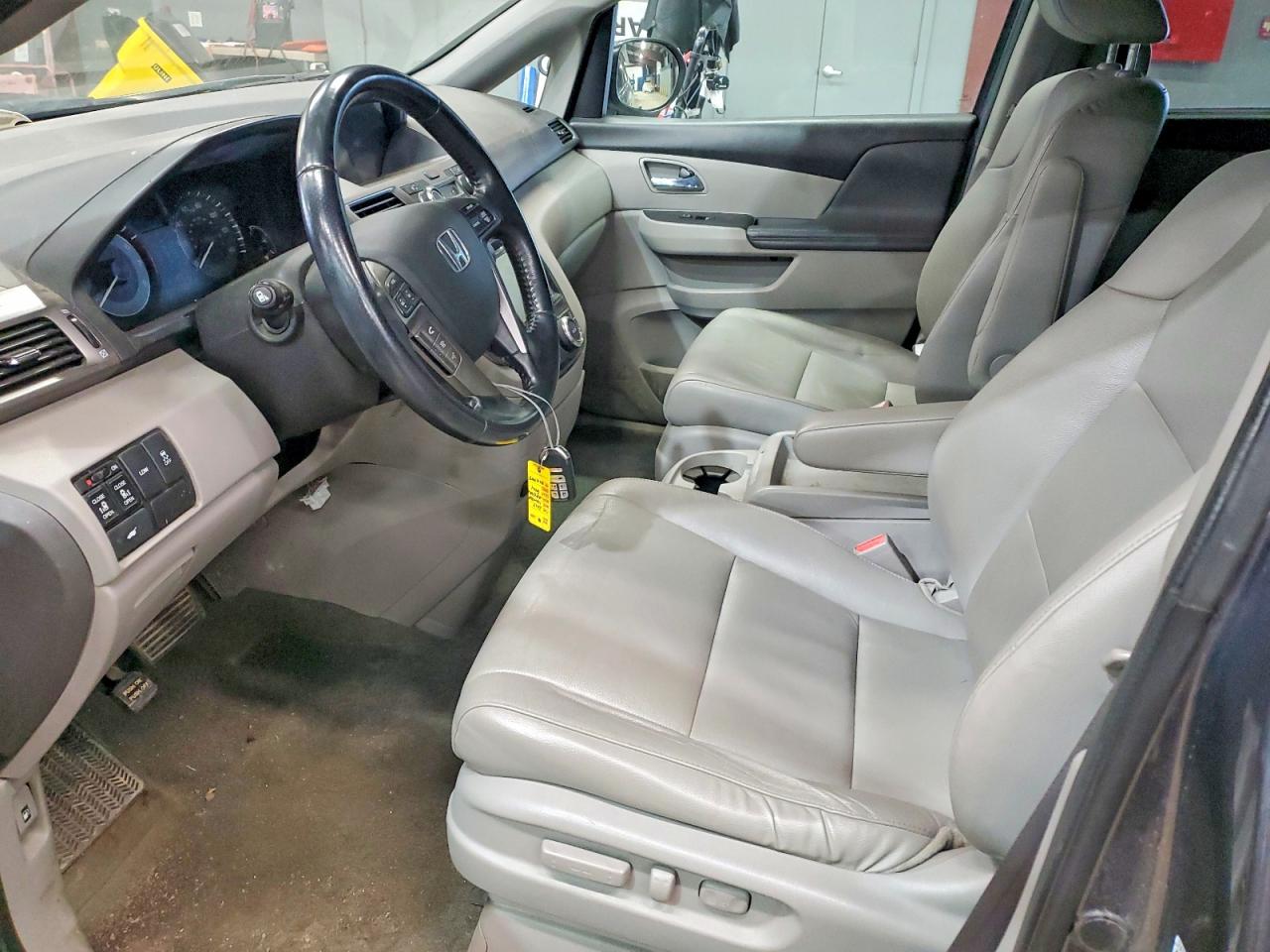 2017 Honda Odyssey VIN 5FNRL5H62HB014709 photo 7