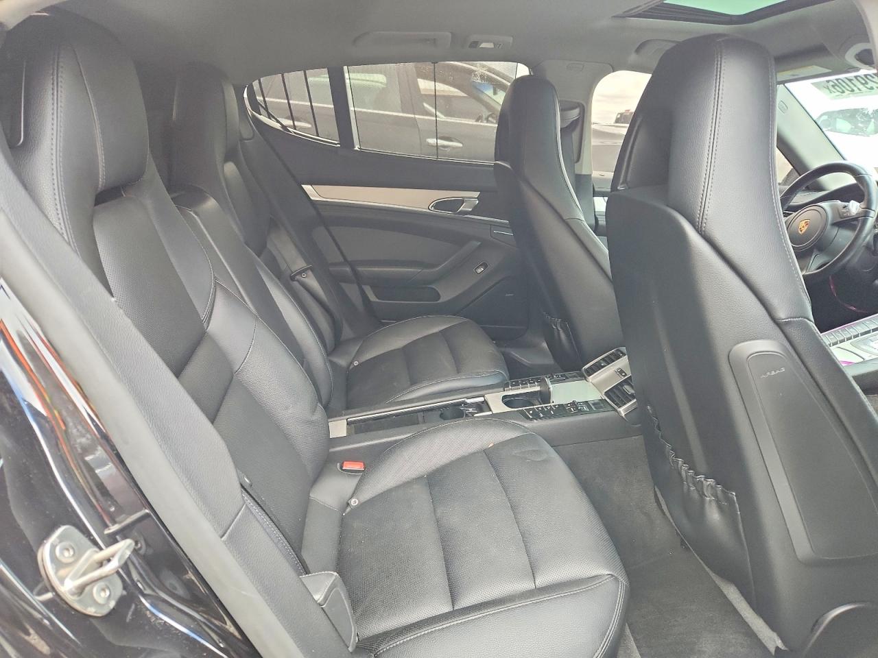 2016 Porsche Panamera VIN WP0AB2A72GL050638 photo 10