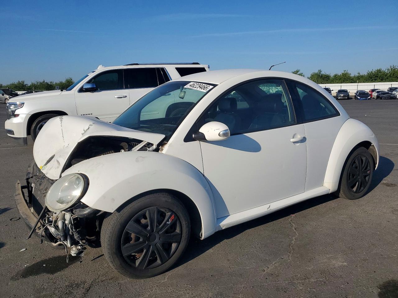 2010 Volkswagen Beetle VIN 3VWPG3AG1AM000611 photo 1