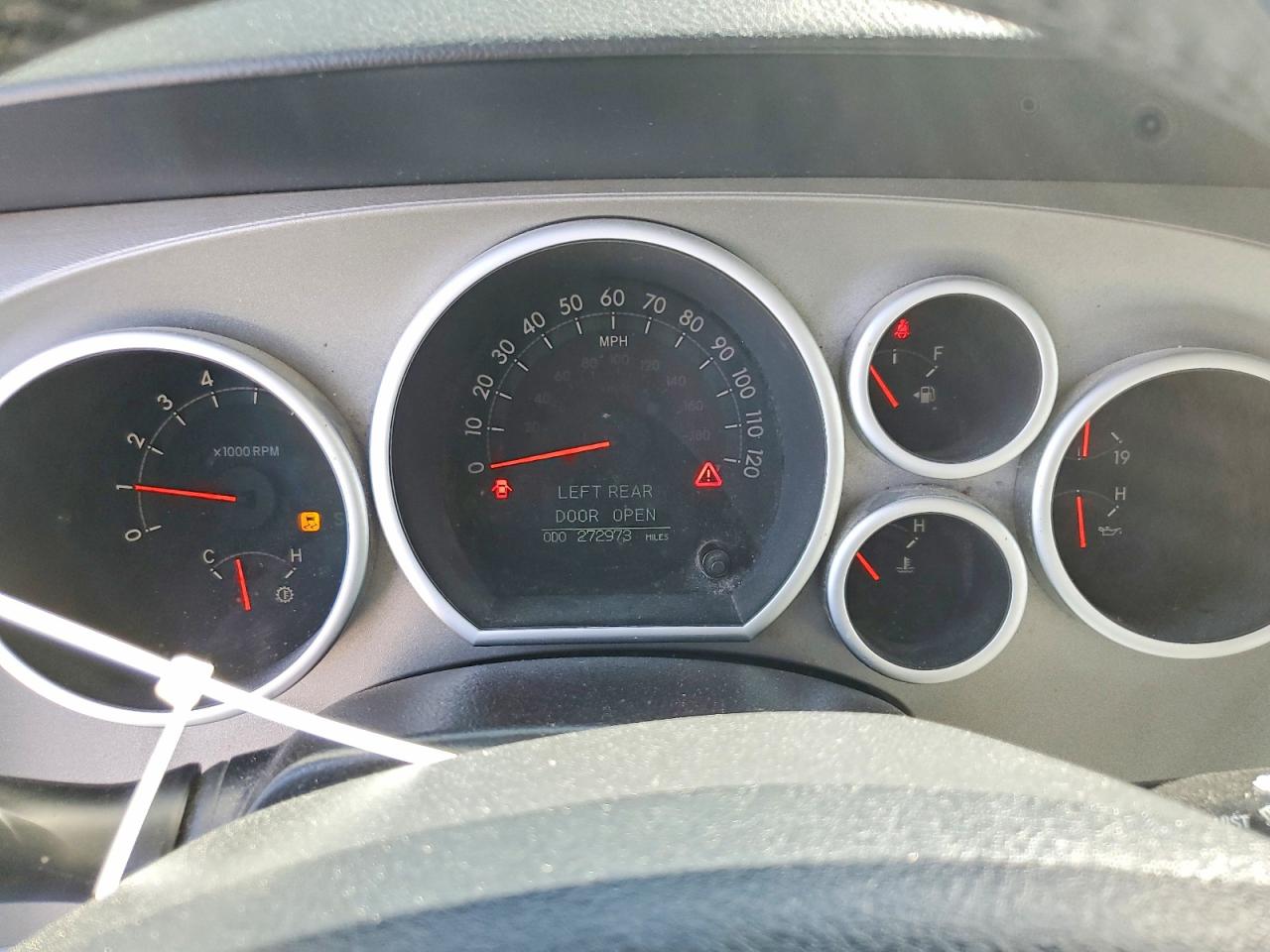 2013 Toyota Sequoia VIN 5TDKY5G14DS049685 photo 9
