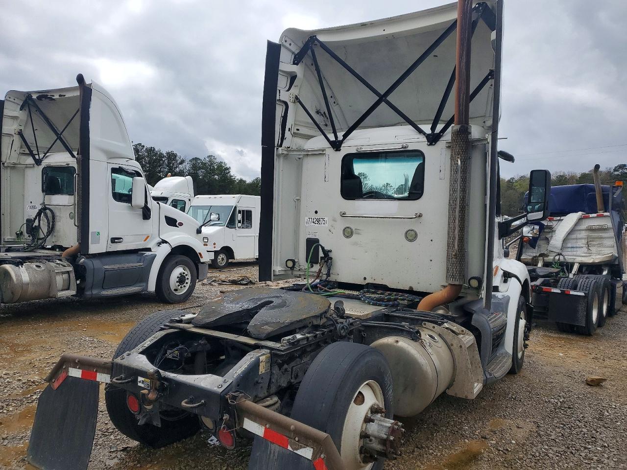2017 PETERBILT All models VIN 1XPBA48X5HD428888 photo 4