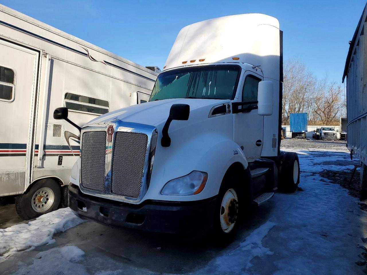 2016 KENWORTH All models VIN 1XKYA48X0GJ496354 photo 2