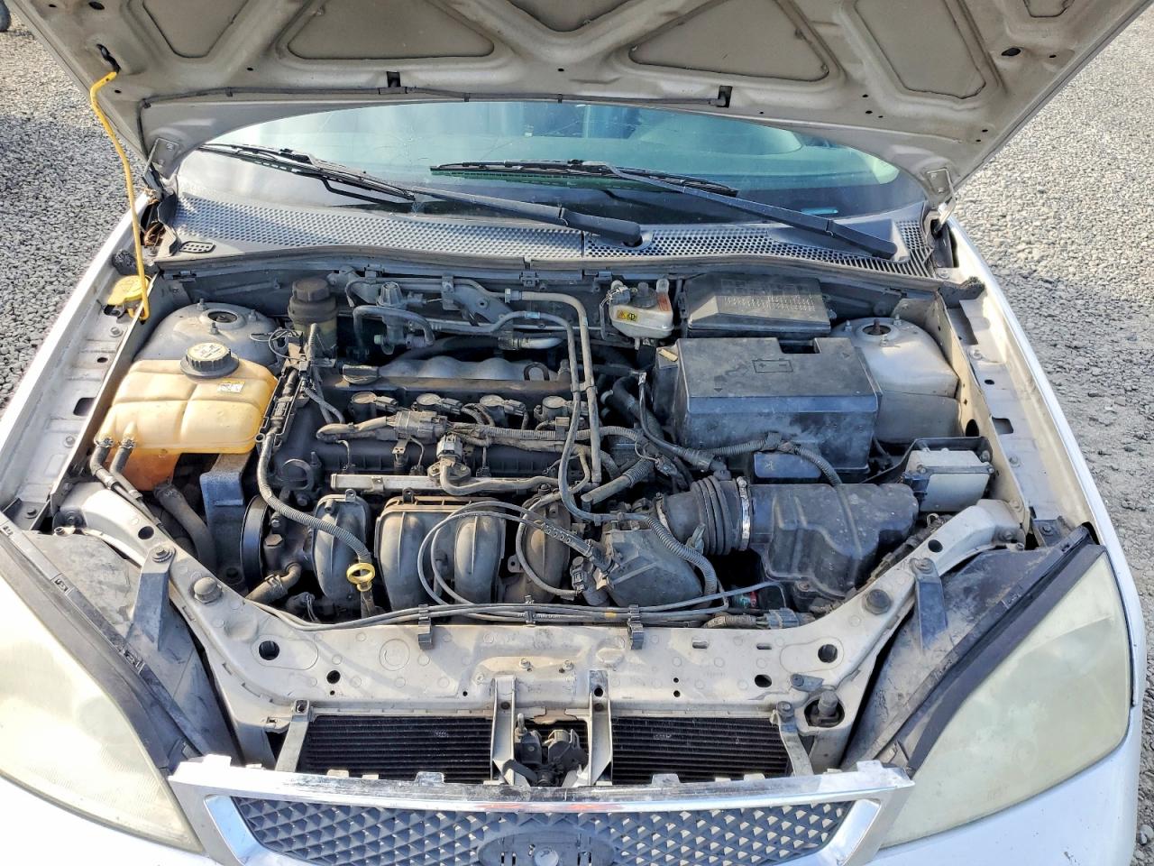 2005 Ford Focus VIN 3FAFP37NX5R150378 photo 11