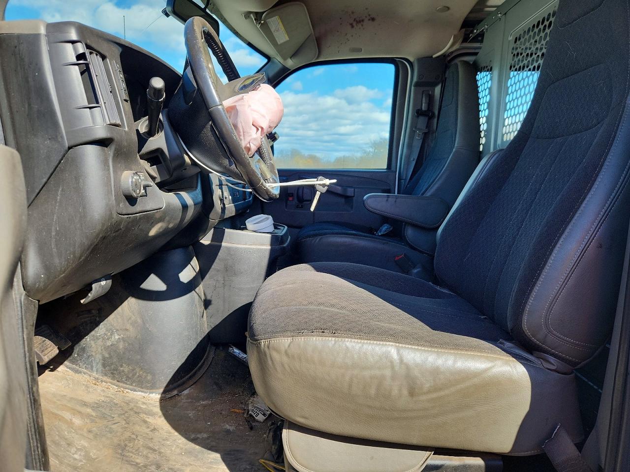 2018 CHEV Express VIN 1GCWGAFB7J1345722 photo 7