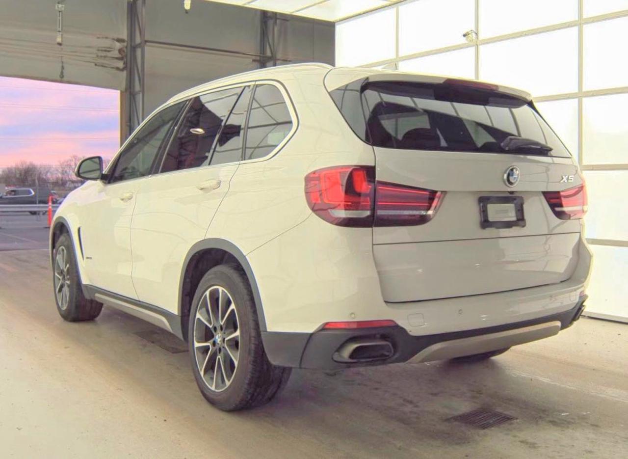 2018 BMW X5 VIN 5UXKR0C52J0Y02782 photo 3