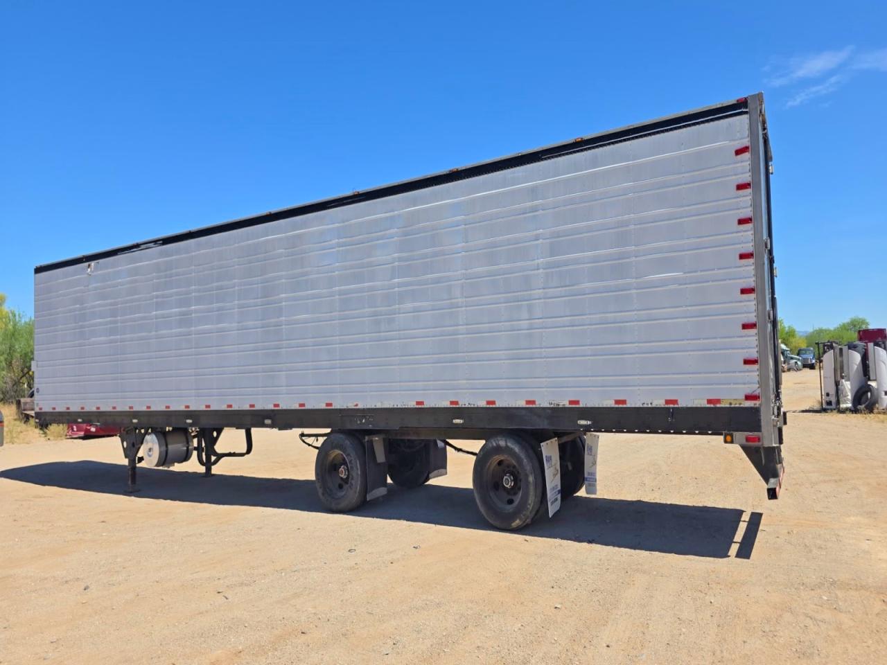 2011 UTILITY Vs2ra VIN 1UYVS2530BM095011 photo 3