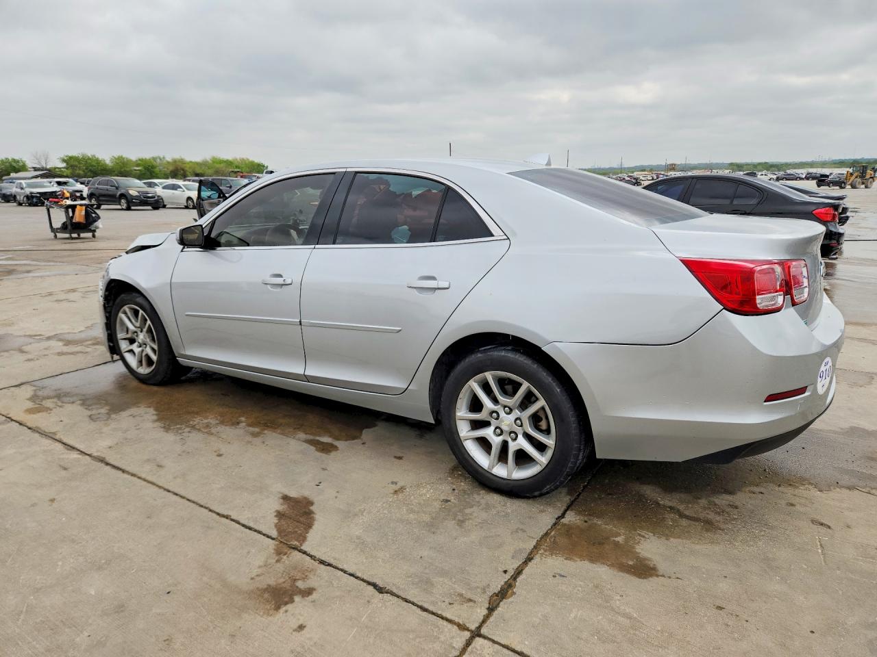 2014 Chevrolet Malibu VIN 1G11C5SL2EF232810 photo 2