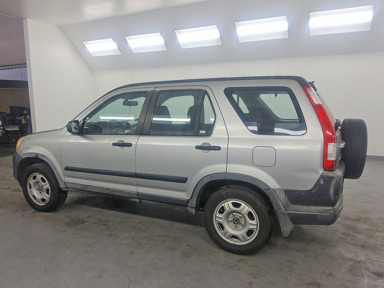 2005 HONDA Crv VIN JHLRD68565C007672 photo 2