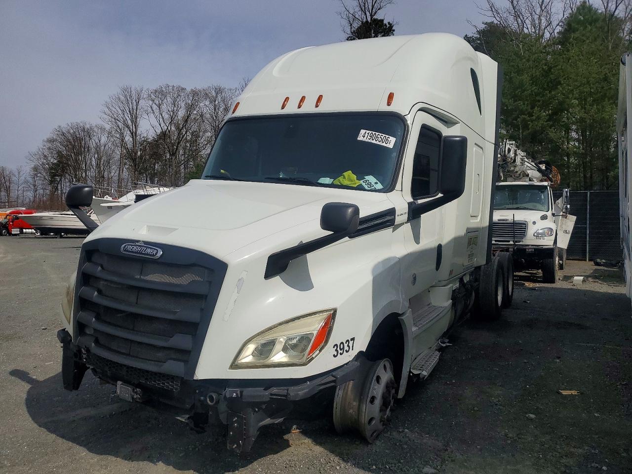 2019 FREIGHTLINER All other VIN 1FUJHHDR5KLKG0128 photo 2
