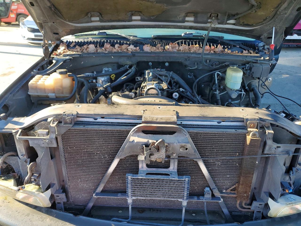 2002 Chevrolet Suburban VIN 1GNGK26U52R253917 photo 12
