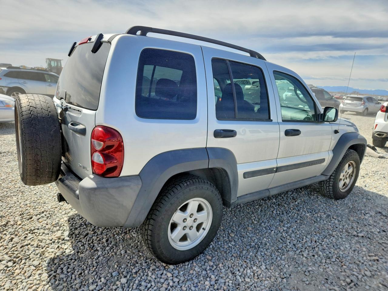 2007 Jeep Liberty VIN 1J4GL48K37W672249 photo 3