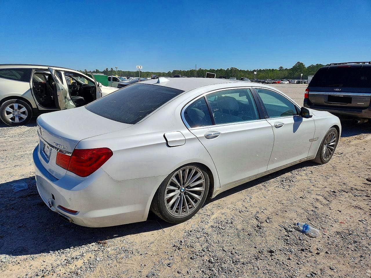 2011 BMW 7 series VIN WBAKB8C58BCY66973 photo 3