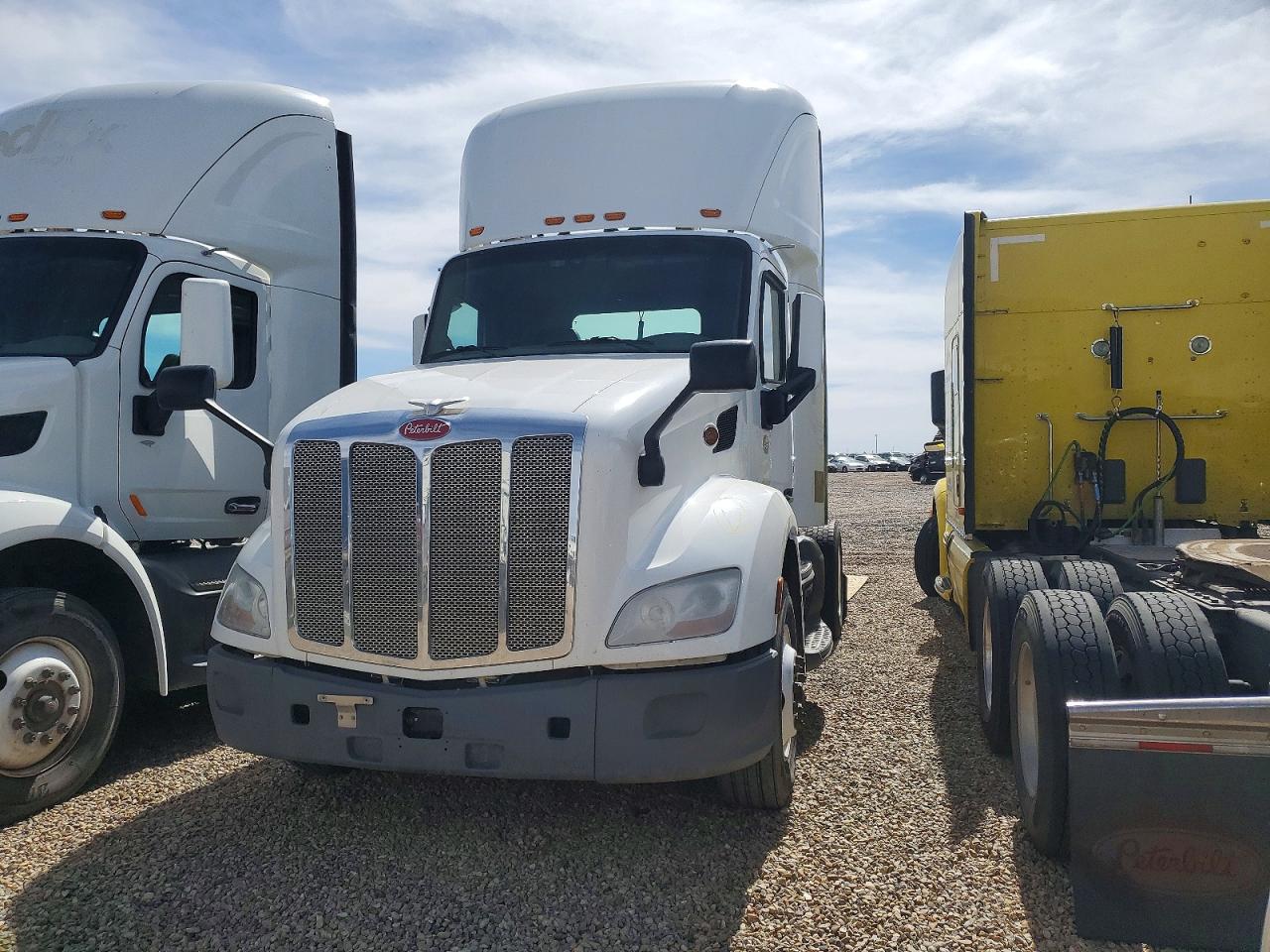 2018 PETERBILT All models VIN 1XPBA48X1JD478032 photo 2