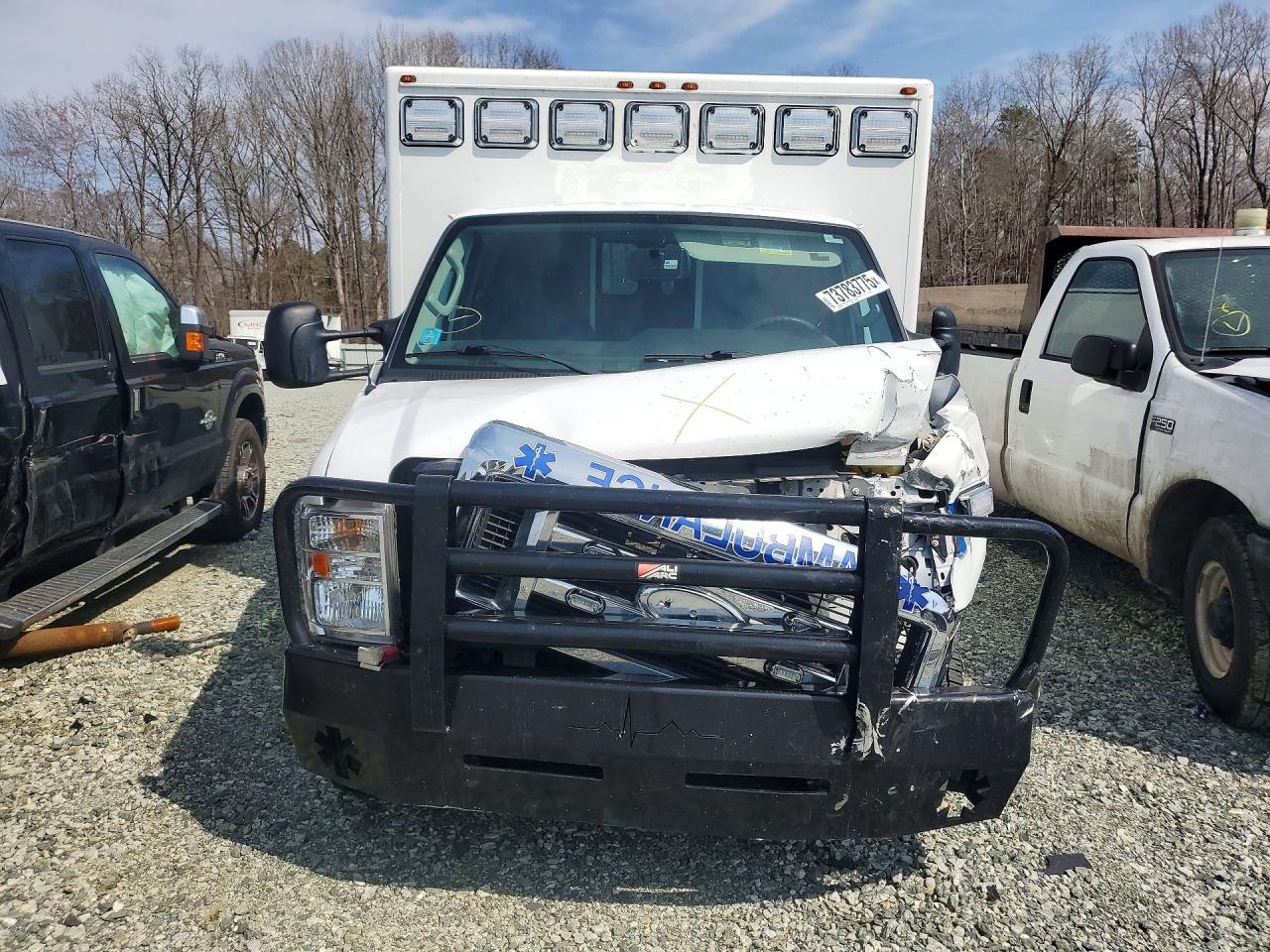 2022 Ford Econoline VIN 1FDXE4FN4NDC27259 photo 5