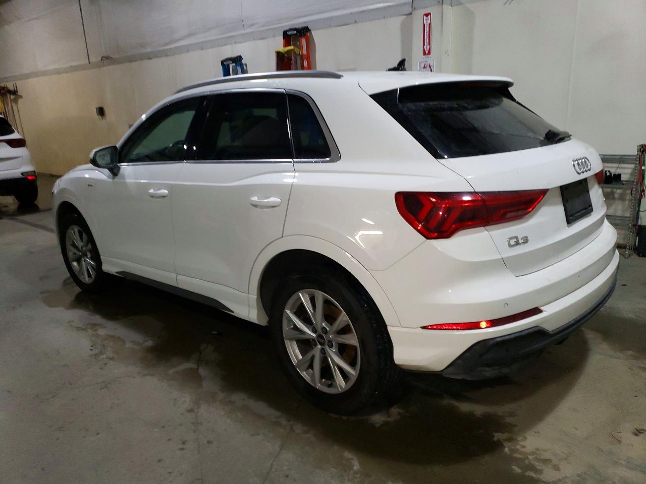 2023 Audi Q3 VIN WA1DECF30P1058324 photo 2