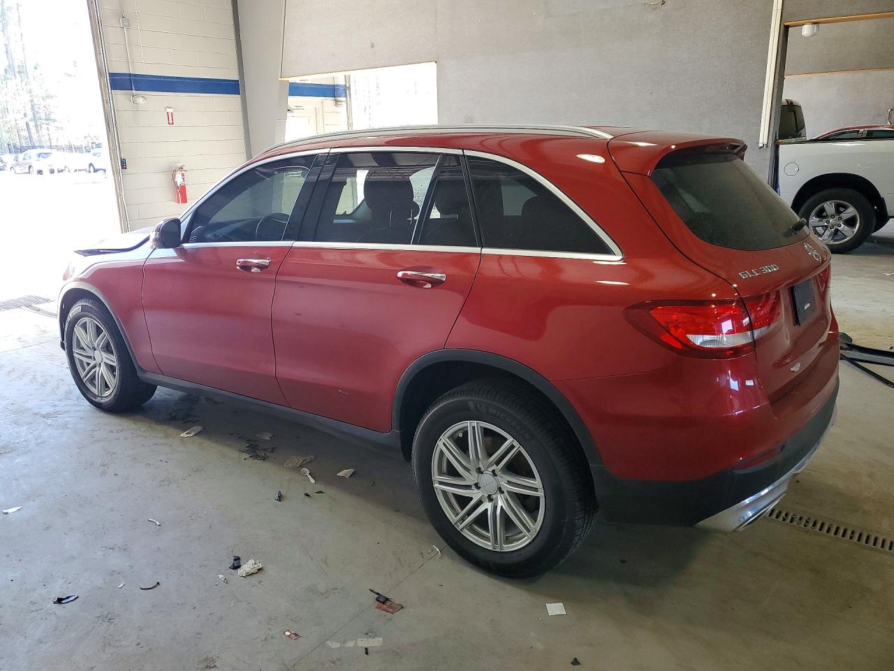 2018 Mercedes-Benz Glc class VIN WDC0G4KB9JF329550 photo 2