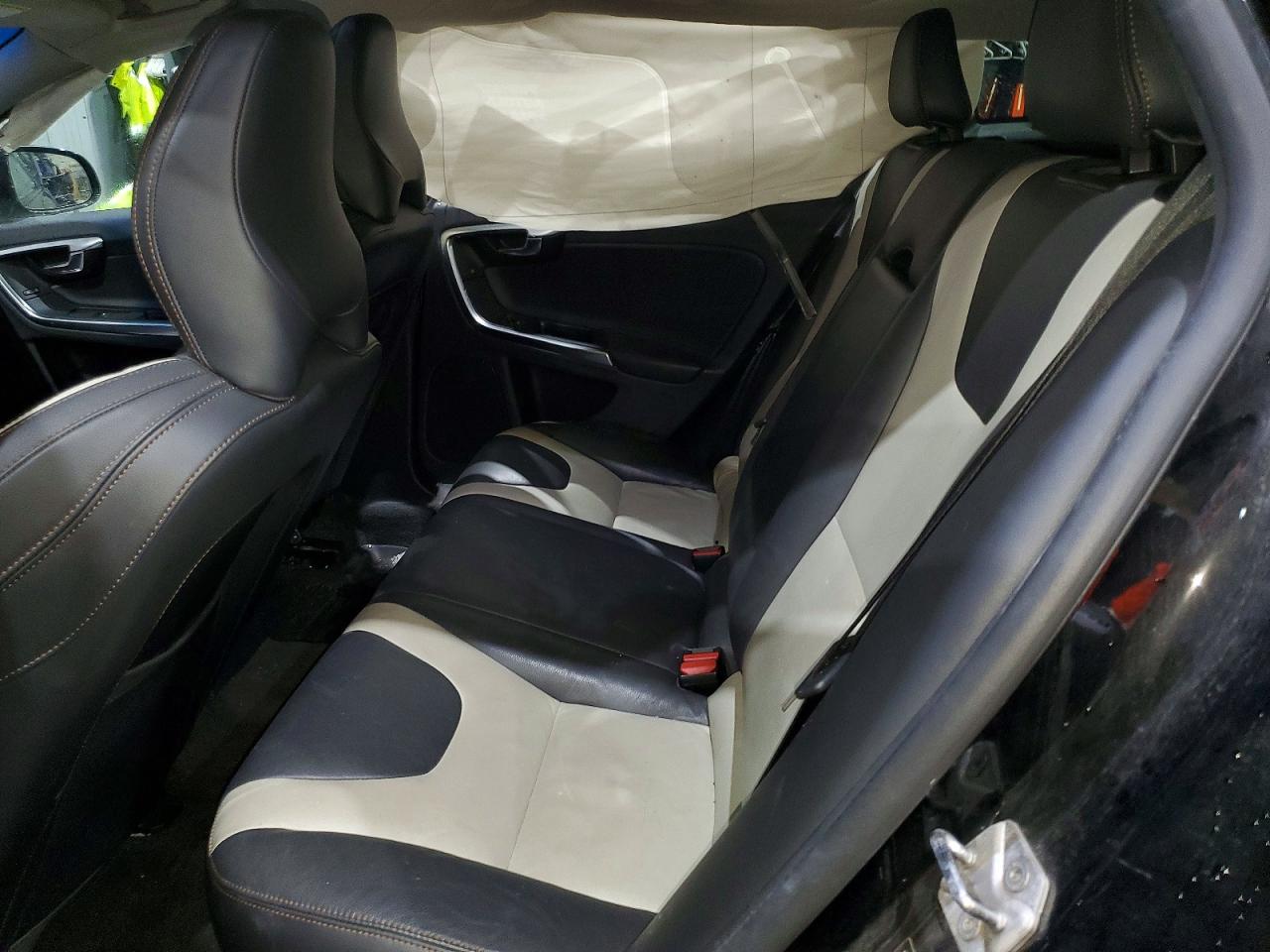 2017 Volvo V60 VIN YV440MWK1H1024635 photo 10