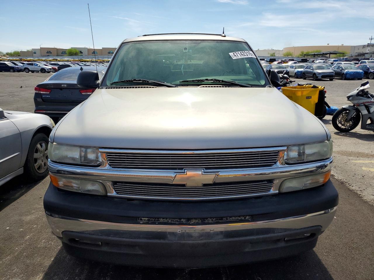 2005 Chev Tahoe VIN 1GNEC13T35R248682 photo 5