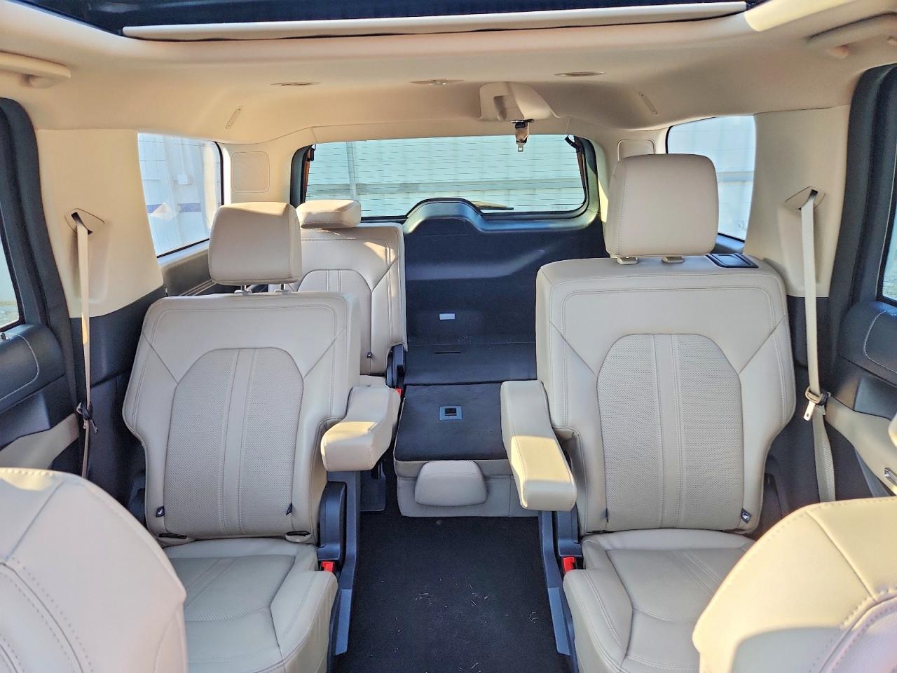 2024 Ford Expedition VIN 1FMJU1K81REA97903 photo 10