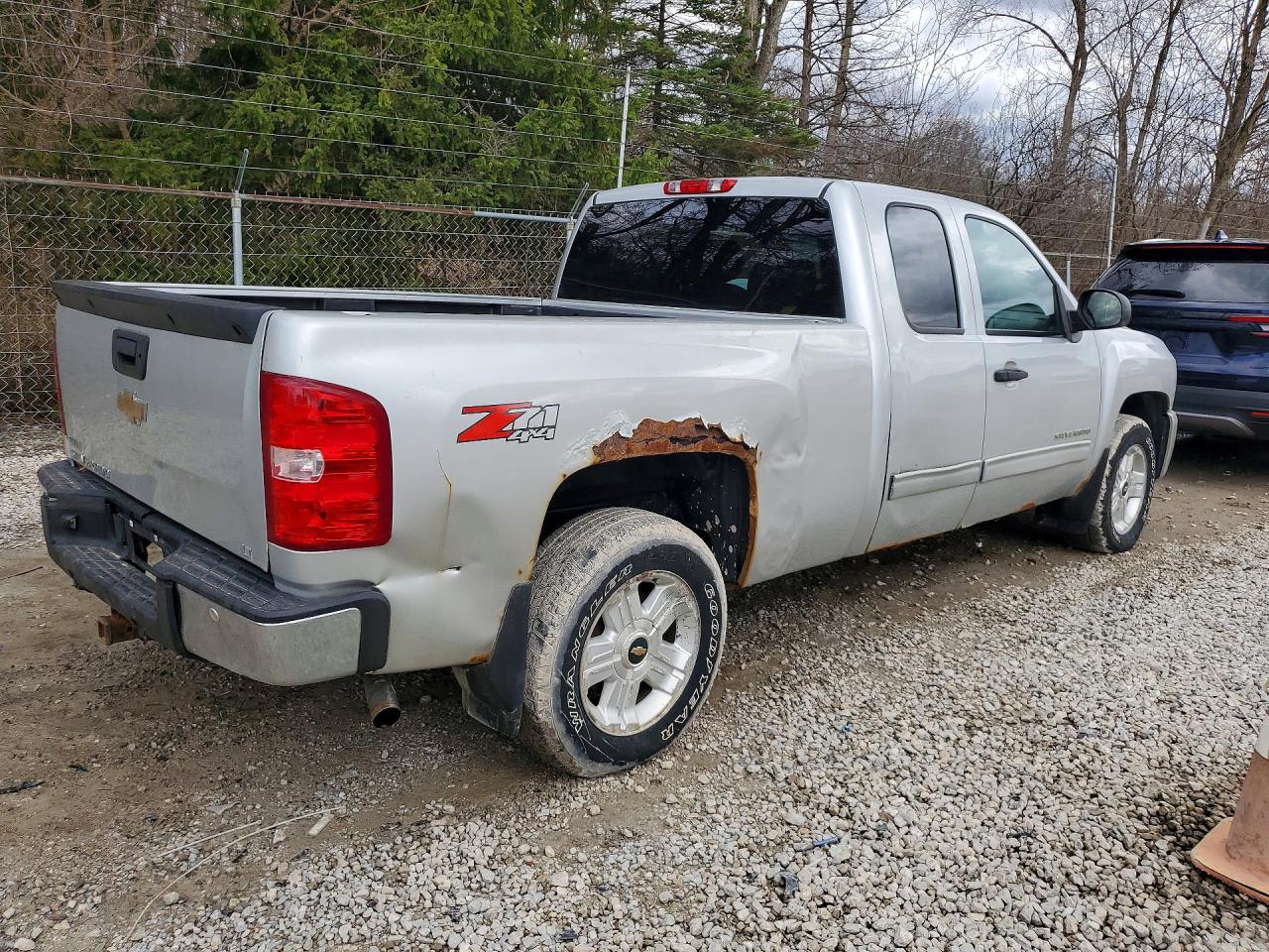 2011 CHEVROLET All models VIN 1GCRKSE35BZ235556 photo 3