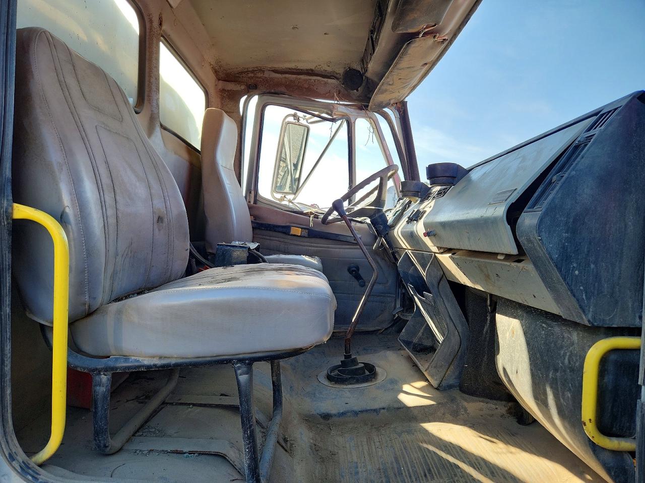 2000 FREIGHTLINER All other VIN 1FV6HLBA0YHG76334 photo 7