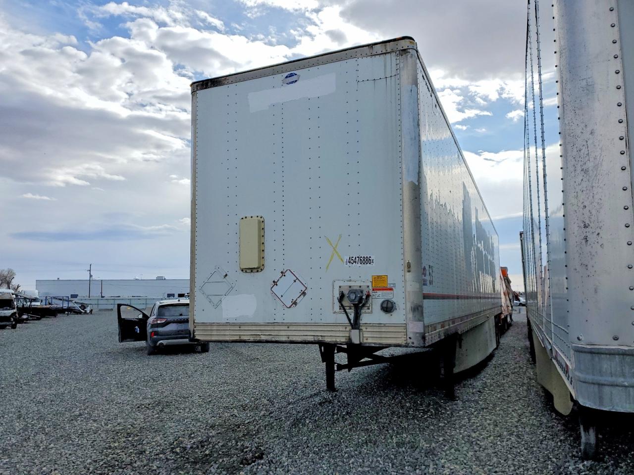 2015 UTILITY All models VIN 1UYVS2532FP089506 photo 2