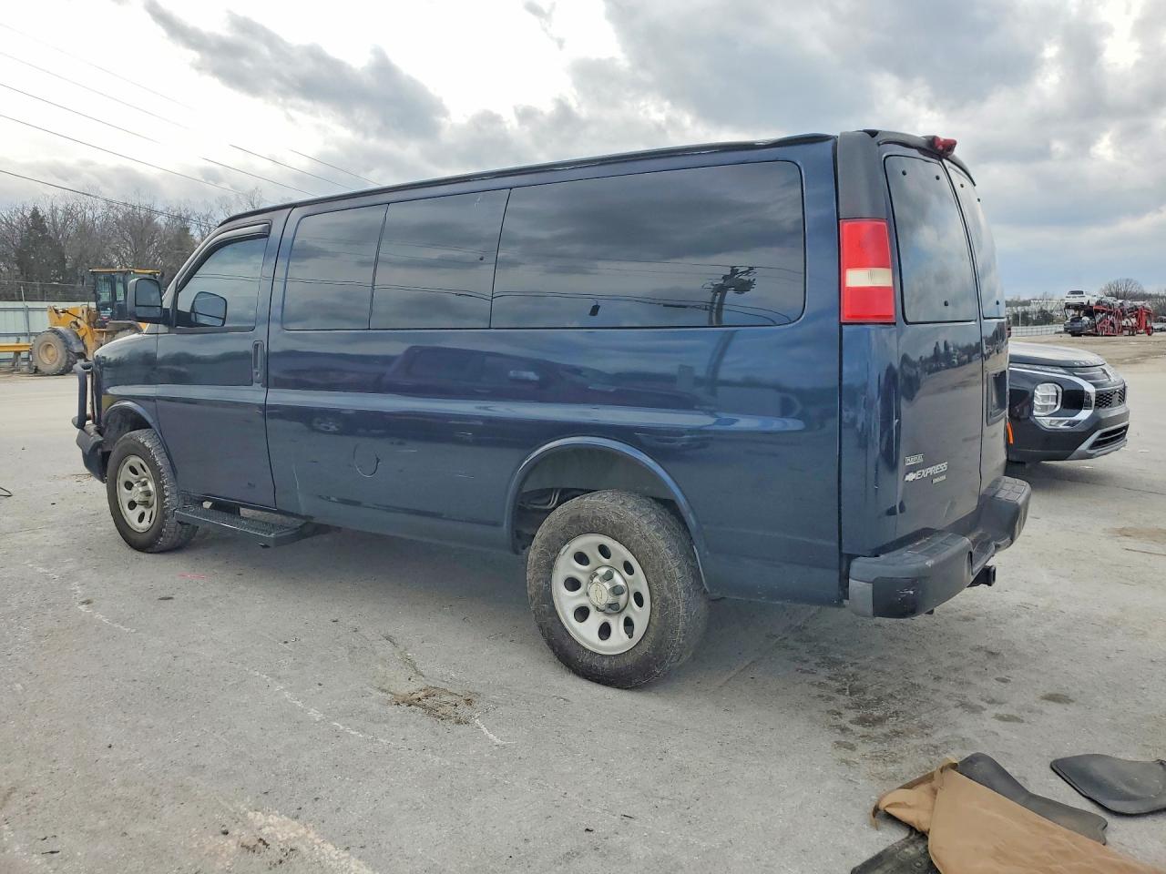 2010 Chevrolet Express g1500 VIN 1GNUGBD43A1170426 photo 2