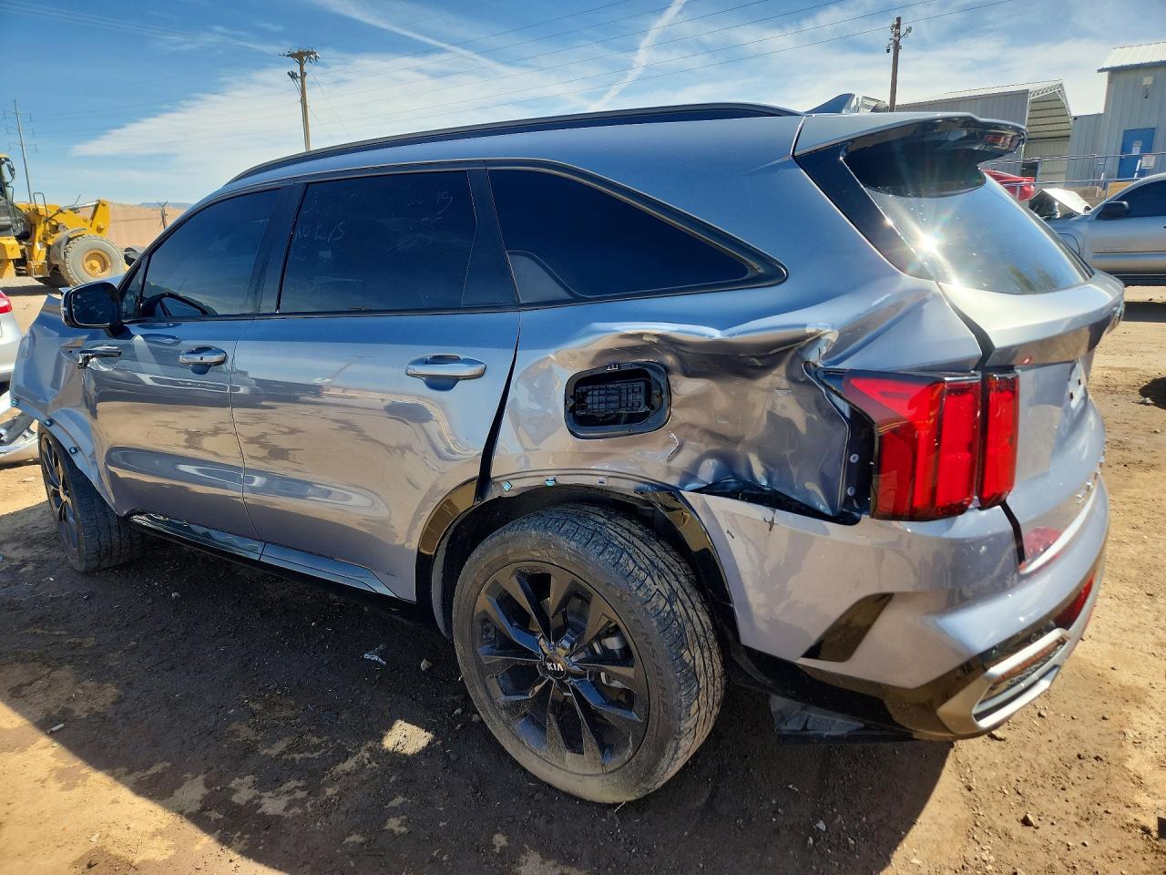 2021 Kia Sorento VIN 5XYRK4LF8MG033496 photo 2