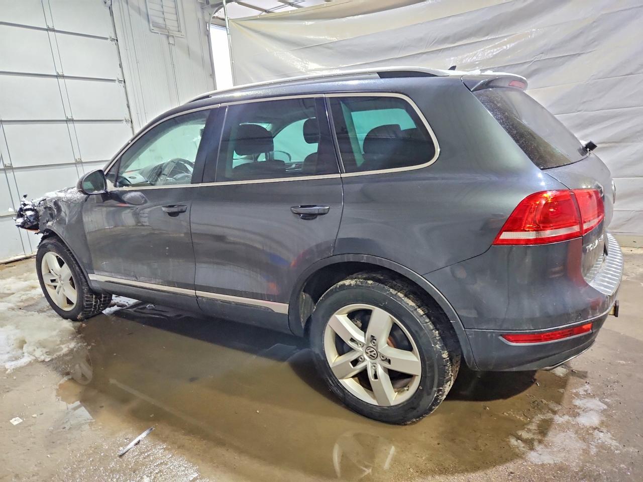 2012 Volkswagen Touareg VIN WVGFF9BP0CD002931 photo 2