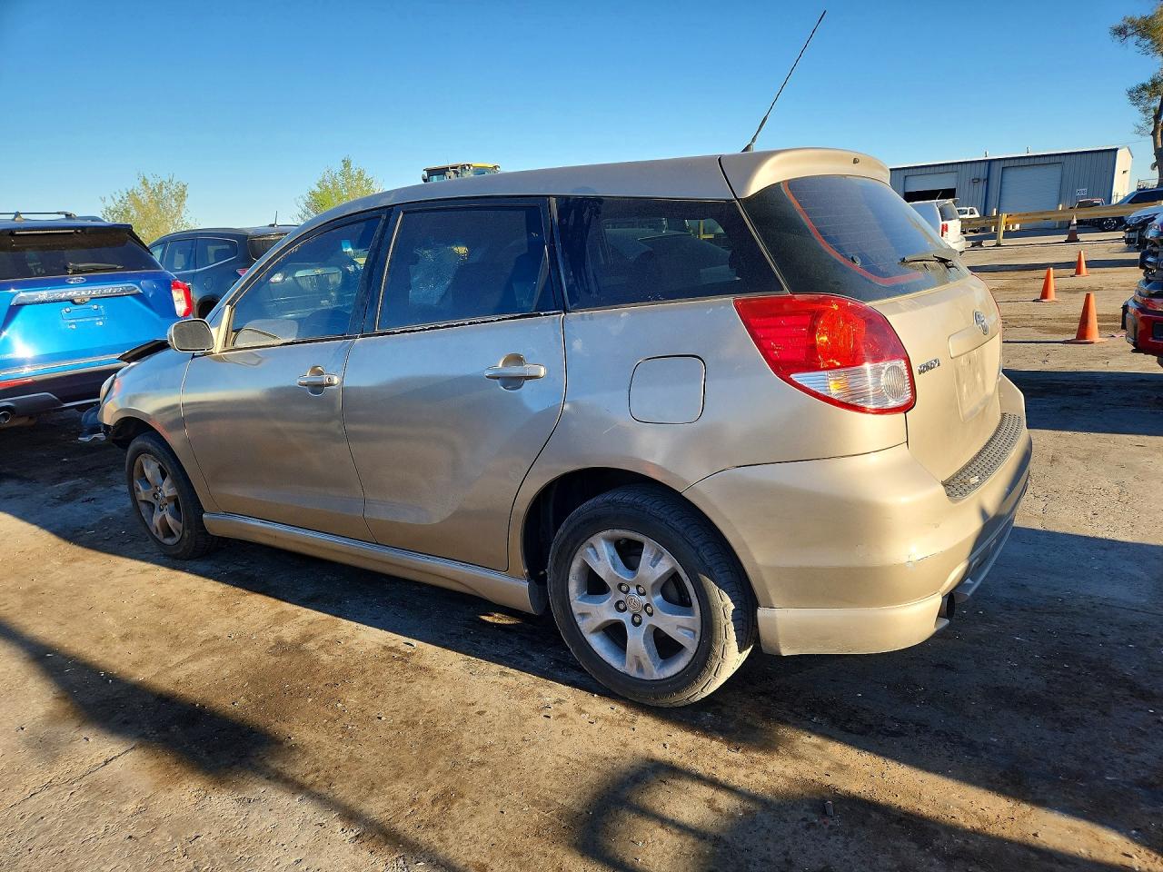 2003 TOYOTA Matrix VIN 2T1KR32E03C116320 photo 2