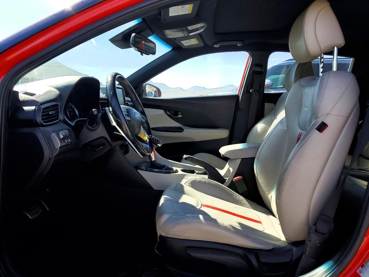 2020 Hyundai Veloster VIN KMHTH6AB5LU028362 photo 7