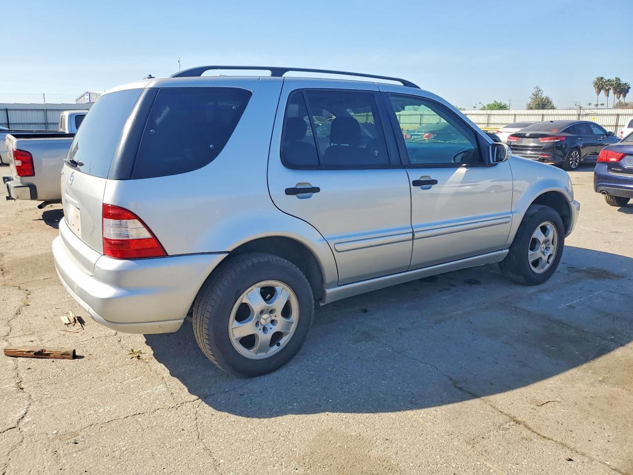 2002 Mercedes M-class VIN 4JGAB54E72A347691 photo 3