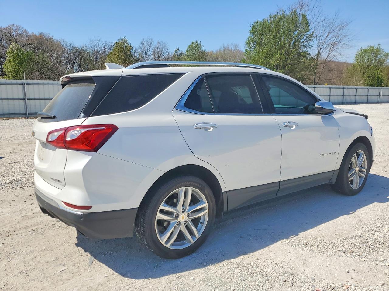 2020 Chev Equinox VIN 2GNAXPEX0L6239596 photo 3