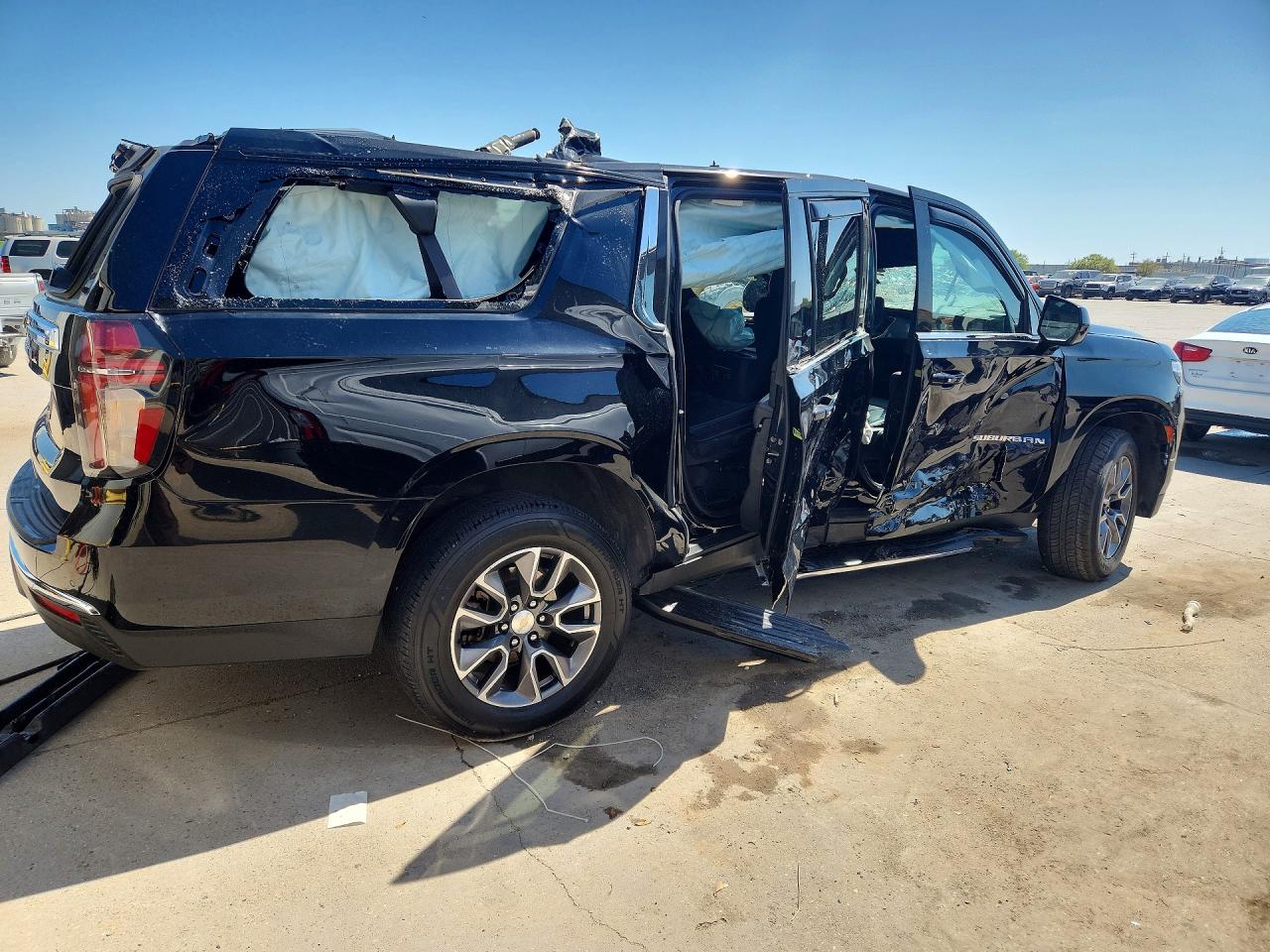 2024 Chevrolet Suburban VIN 1GNSCBKD0RR108100 photo 3