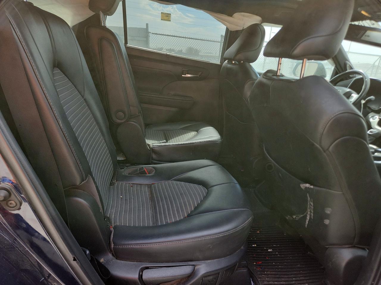 2022 Toyota Highlander VIN 5TDJZRBH8NS199921 photo 11