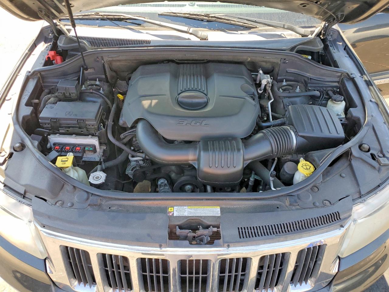 2011 Jeep Cherokee VIN 1J4RS4GG2BC573408 photo 12