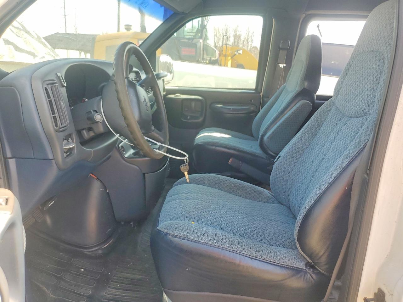 1999 Chevrolet Express VIN 1GAGG25R6X1038245 photo 7
