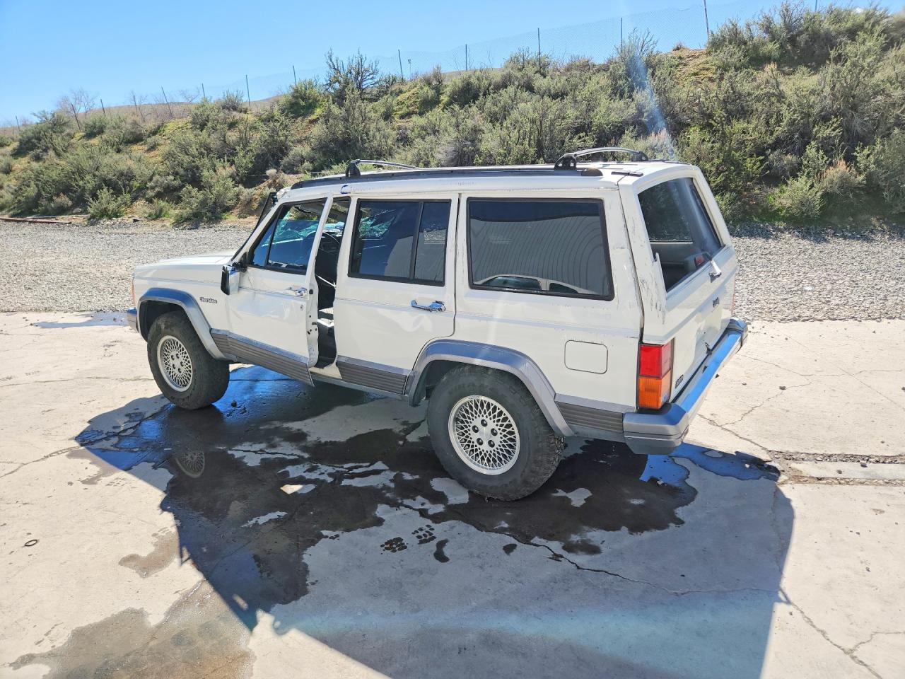 1996 Jeep Cherokee VIN 1J4FJ78SXTL106751 photo 2