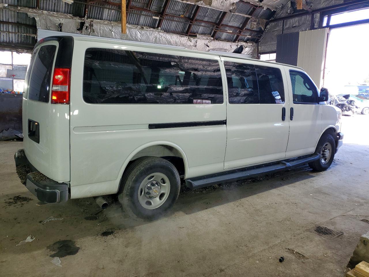2025 Chevrolet Express VIN 1GAZGPFP2S1228958 photo 3