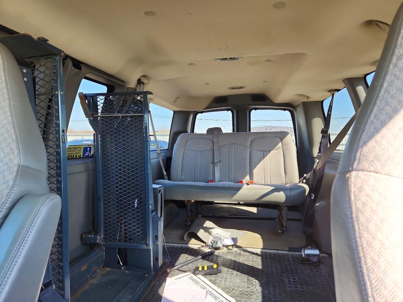 2007 Chevrolet Express VIN 1GNFG15Z371180363 photo 10
