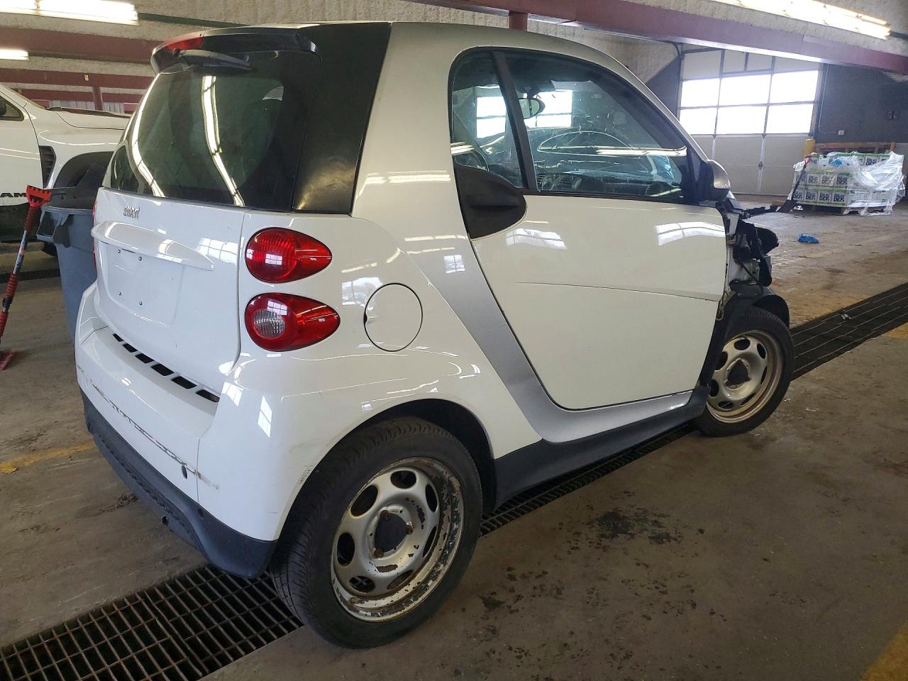 2014 Smart Fortwo VIN WMEEJ3BA6EK781775 photo 3