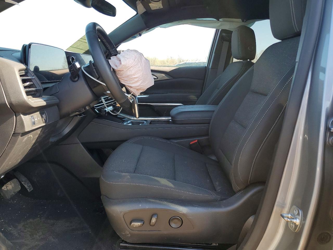 2025 Chevrolet Traverse VIN 1GNERGRS5SJ206721 photo 7