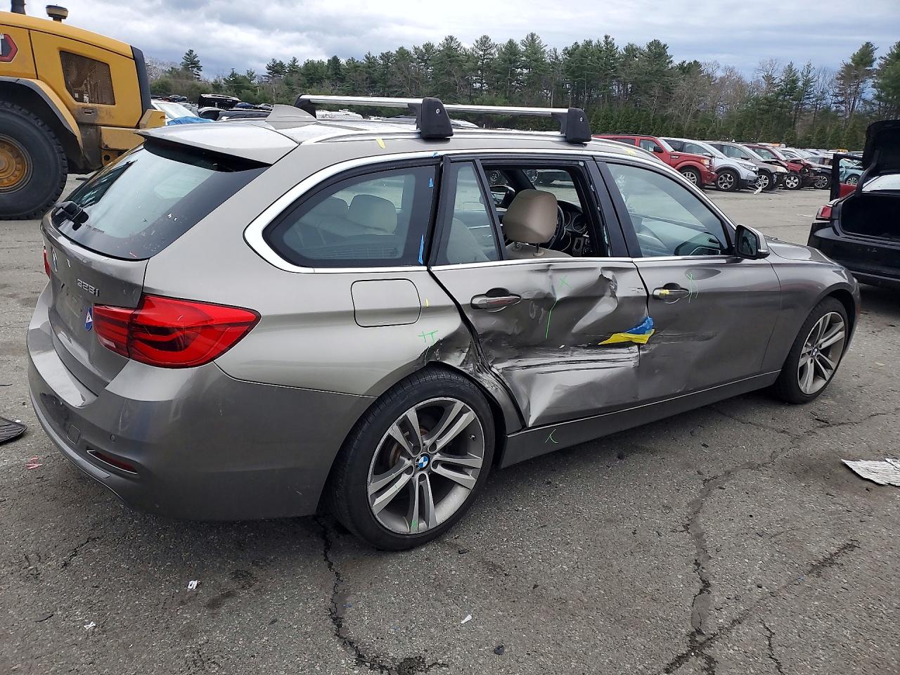 2016 BMW 3 series VIN WBA8G5C50GK443120 photo 3