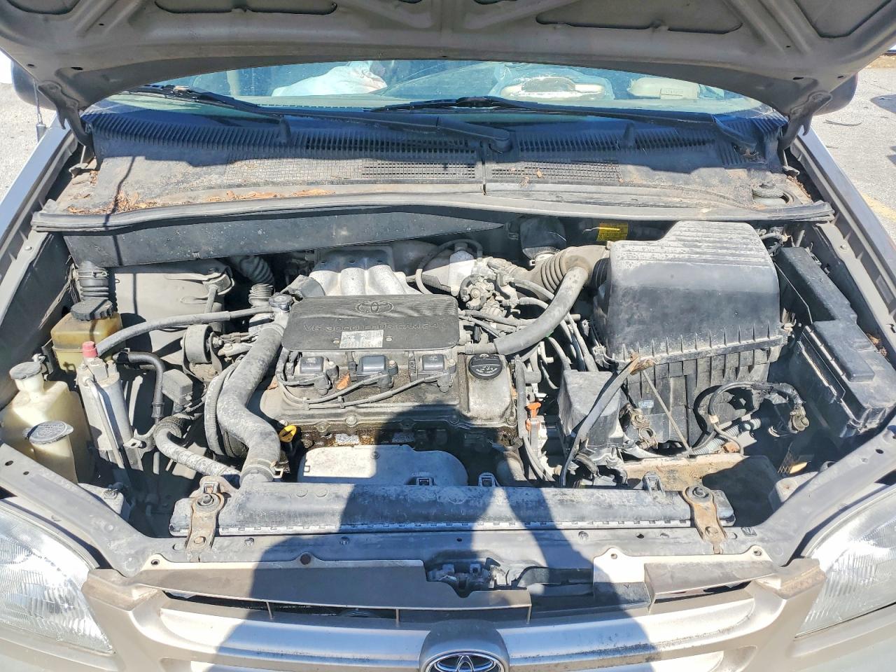 2000 Toyota Sienna VIN 4T3ZF13C1YU180419 photo 12