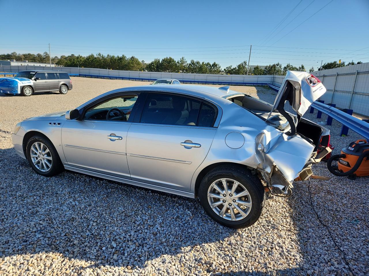2010 Buick Lucerne VIN 1G4HC5EM2AU101632 photo 2