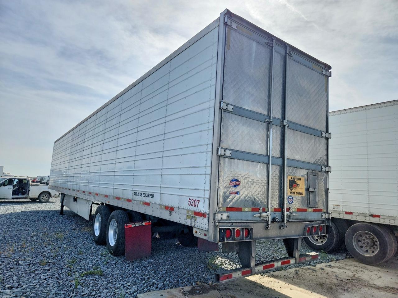 2016 UTILITY All models VIN 1UYVS2532GU505007 photo 4